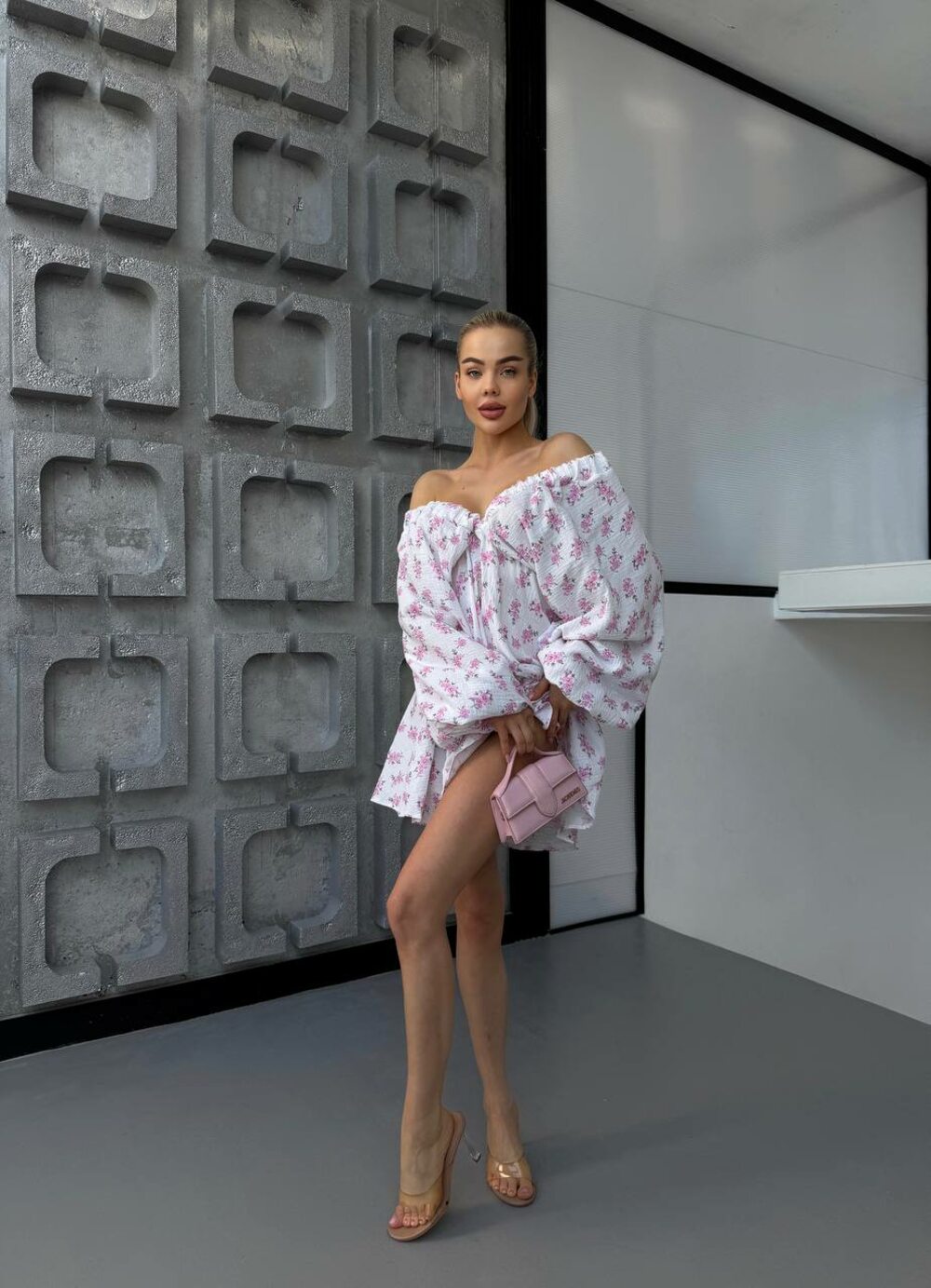 Сукня з об'ємними рукавами, колір рожевий