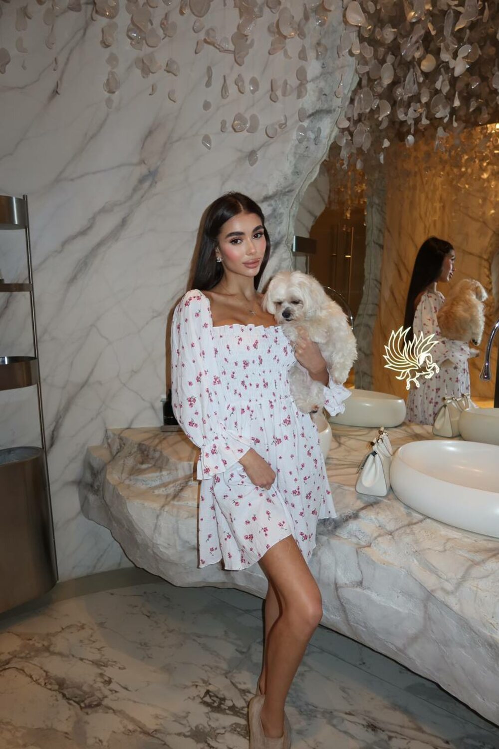 Сукня з рукавами воланами і гумкою, що стягує на талії, колір білий, принт рожевий