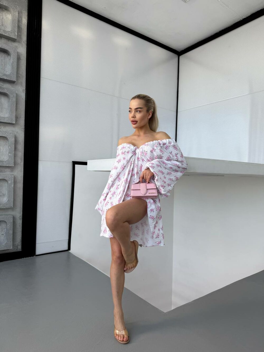 Сукня з об'ємними рукавами, колір рожевий