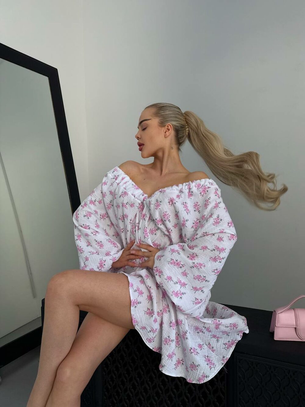 Сукня з об'ємними рукавами, колір рожевий