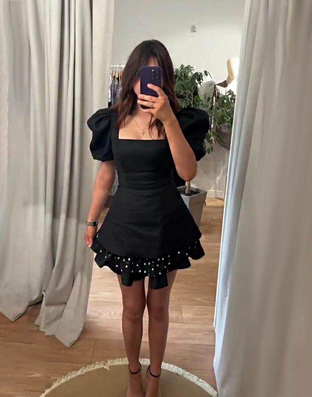 Сукня з пишною спідницею та рукавами-ліхтариками, колір чорний