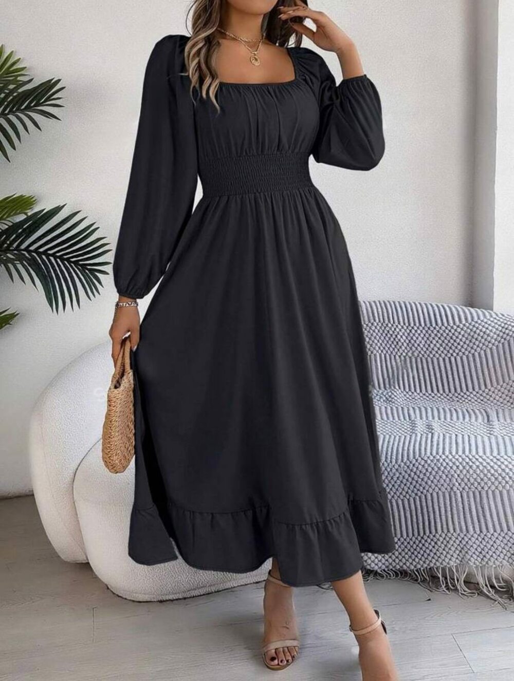 Стильне плаття-максі з довгим рукавом, квадратне декольте, талія на гумці, колір чорний