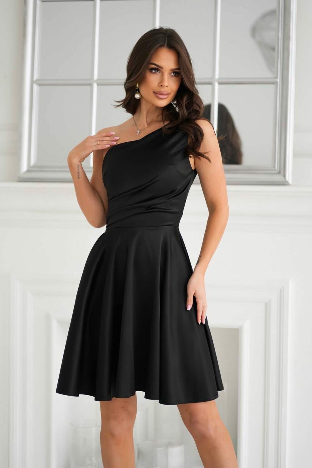 Атласна сукня зі спідницею "сонце" на одне плече, колір чорний