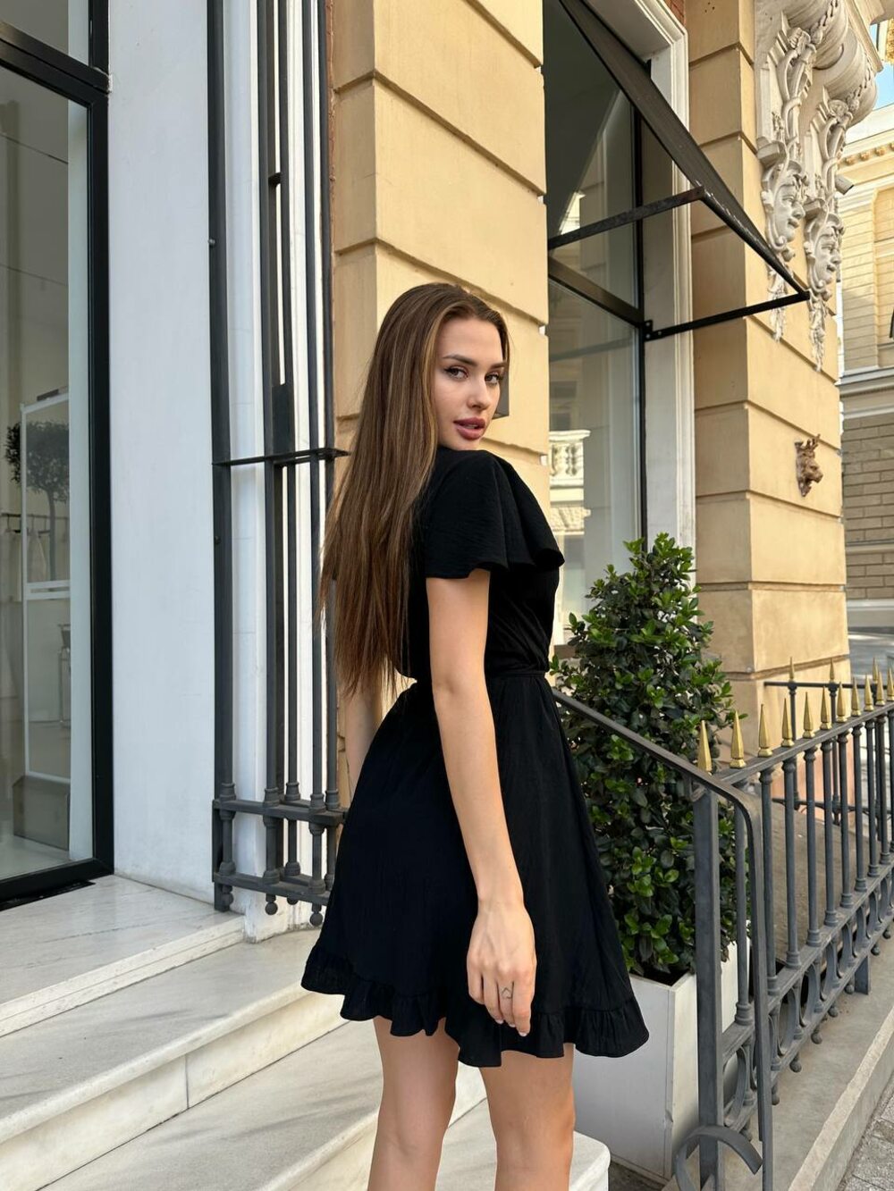 Сукня на запах, колір чорний