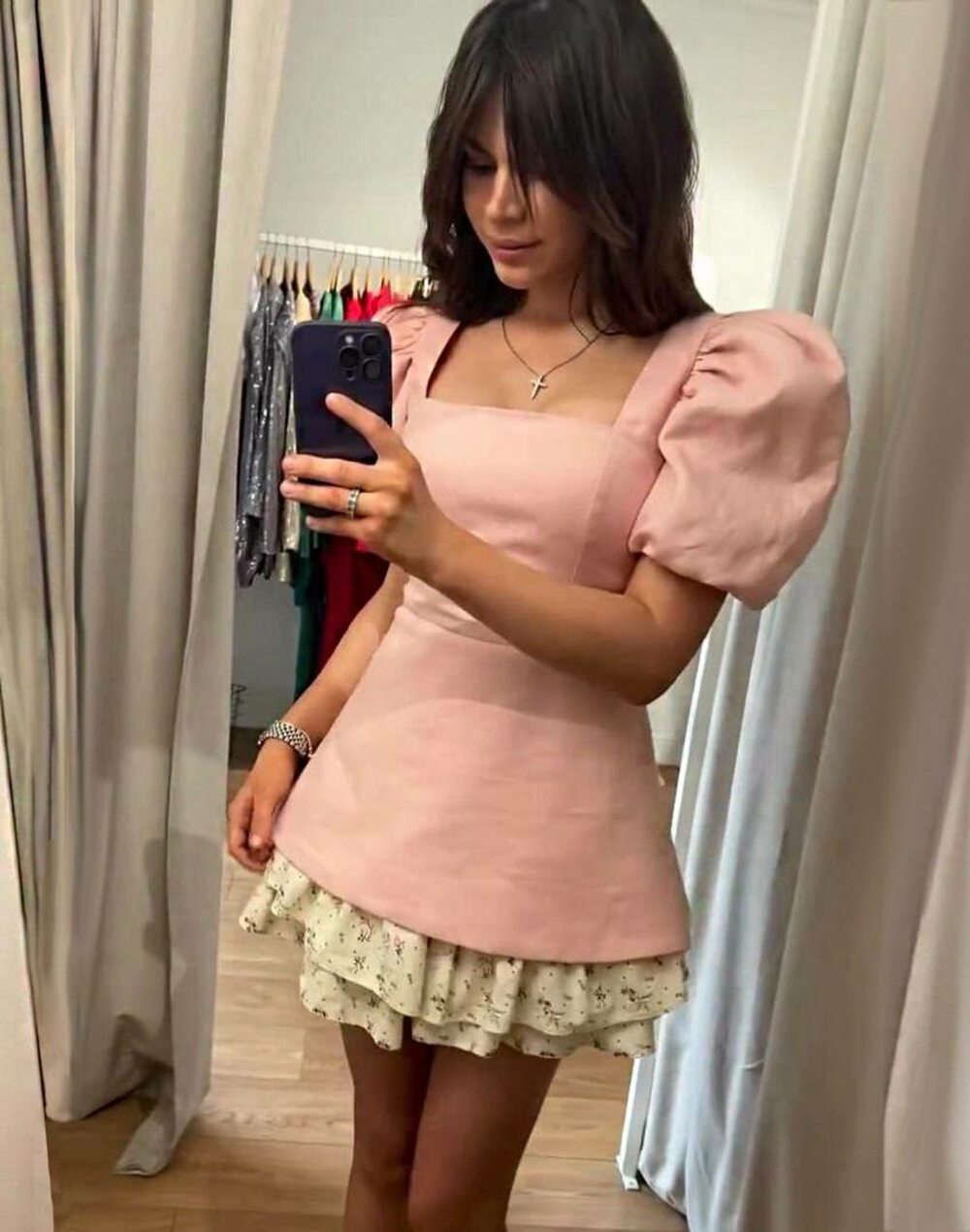 Сукня з пишною спідницею та рукавами-ліхтариками, колір рожевий