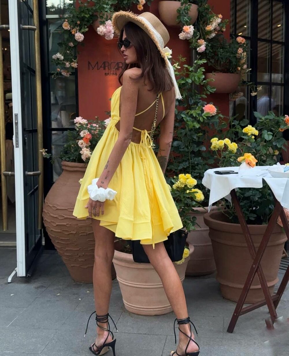 Коротка сукня зі шнурівкою на спині, колір банан