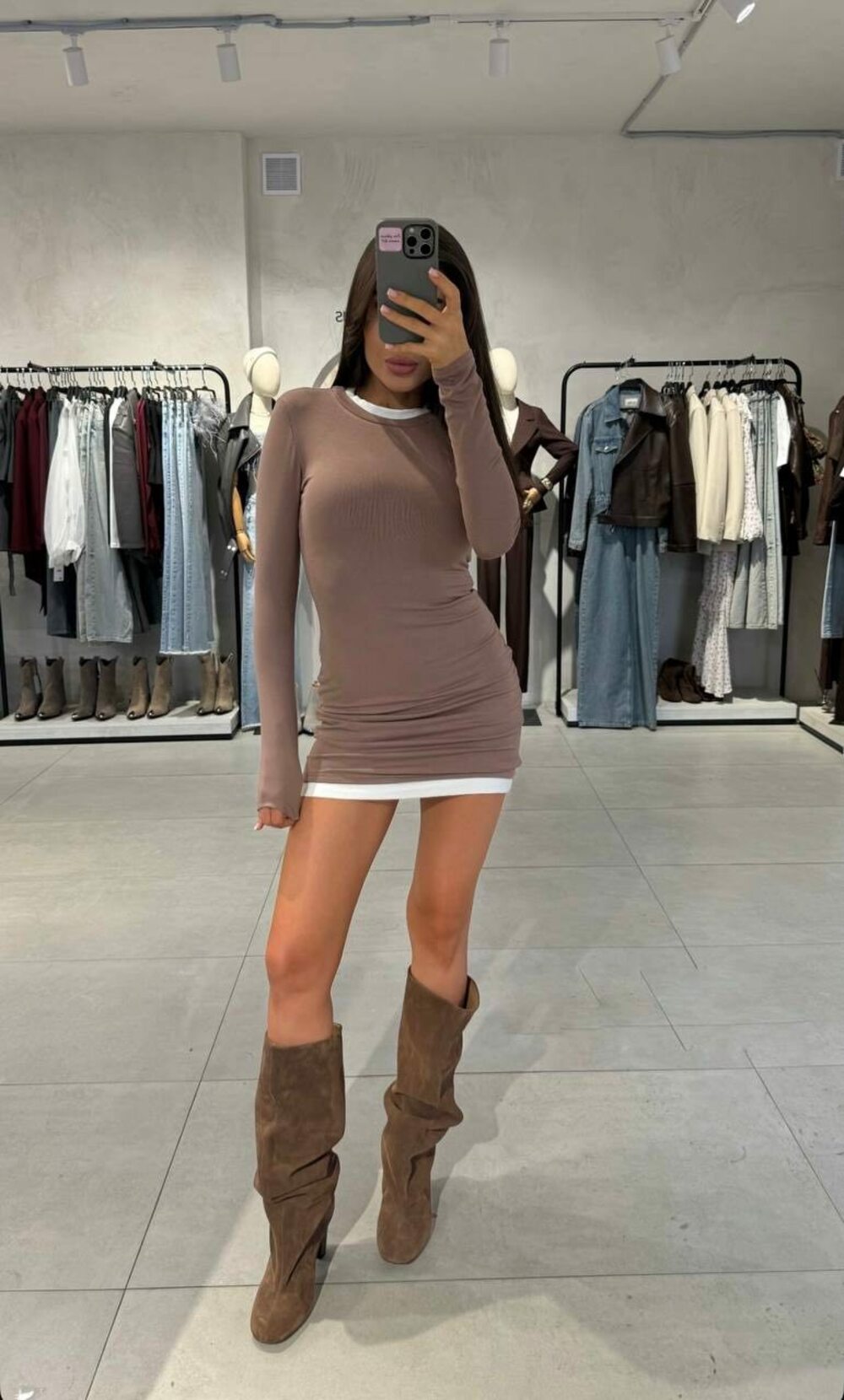 Облягаюча сукня з довгим рукавом, колір моко