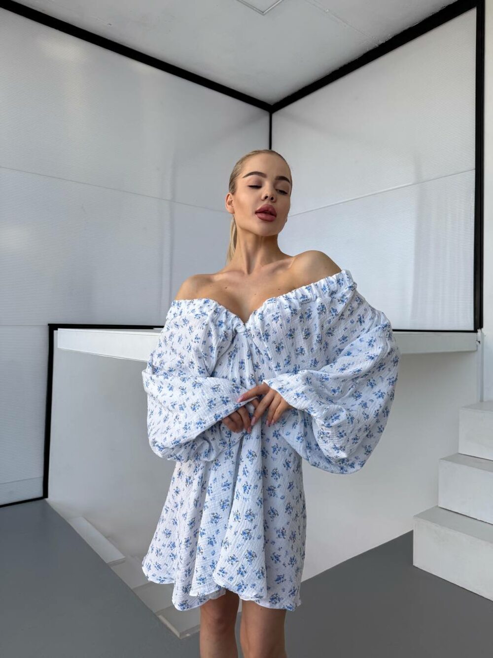 Сукня з об'ємними рукавами, колір блакитний