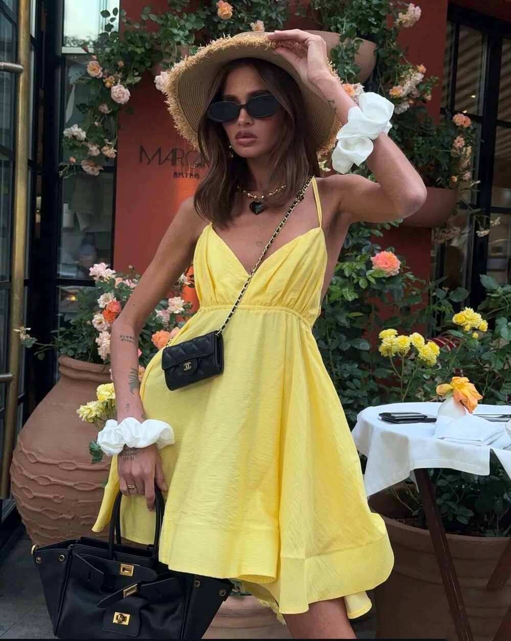 Коротка сукня зі шнурівкою на спині, колір банан