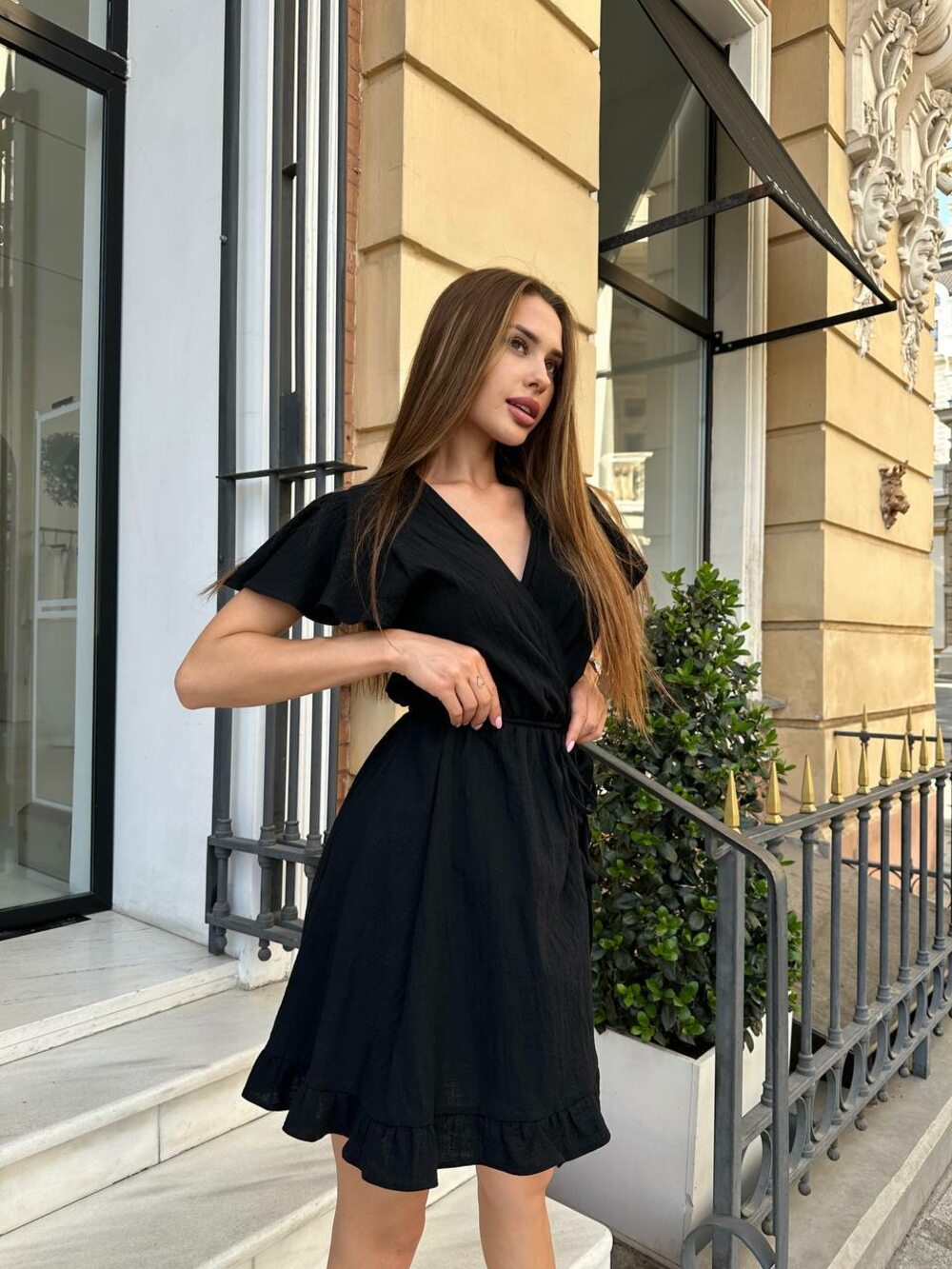 Сукня на запах, колір чорний