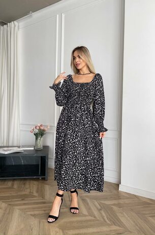 Платье с длинным рукавом и резинкой на груди, цвет черный с мелким цветком