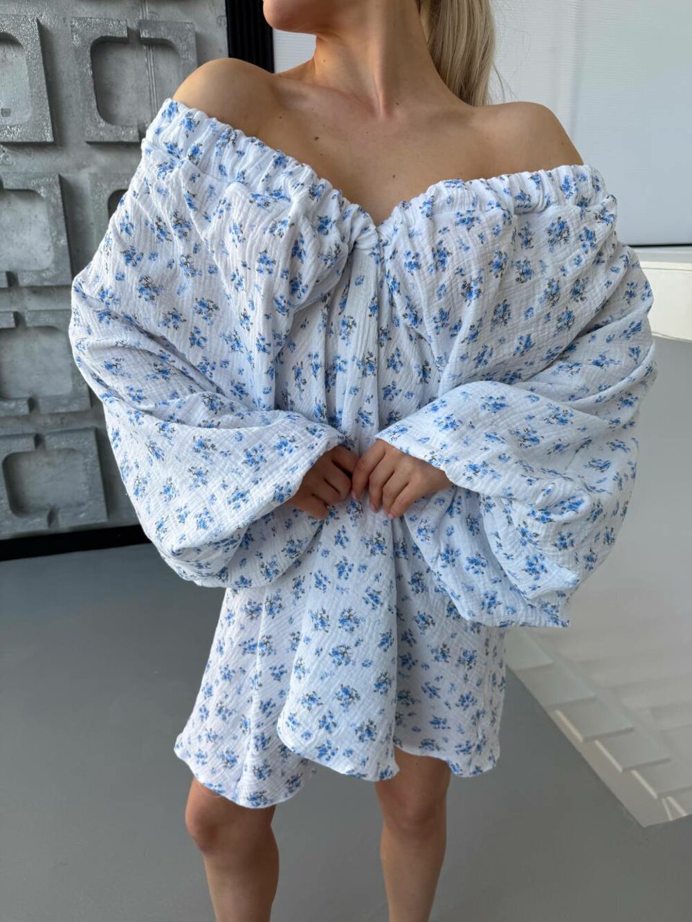 Сукня з об'ємними рукавами, колір блакитний