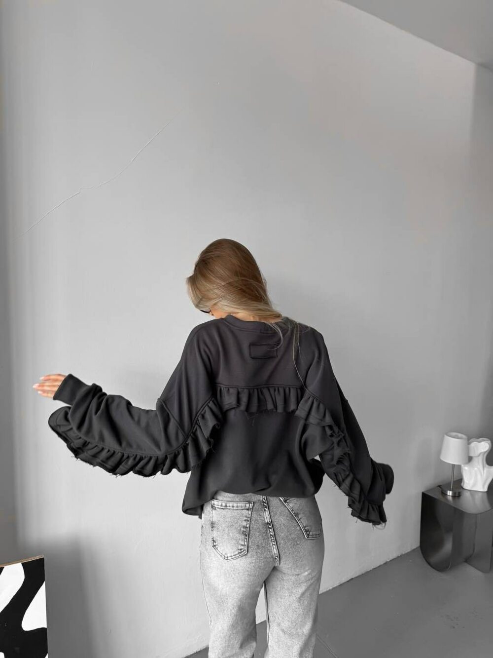 Світшот оверсайз з рюшами, рукави і низ світшота рибана кашкорсе, колір графіт