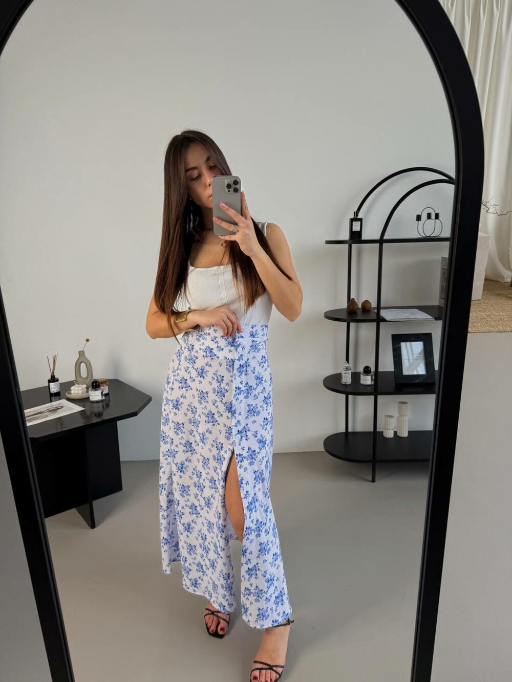 Спідниця-максі з розрізом спереду, колір принта блакитний