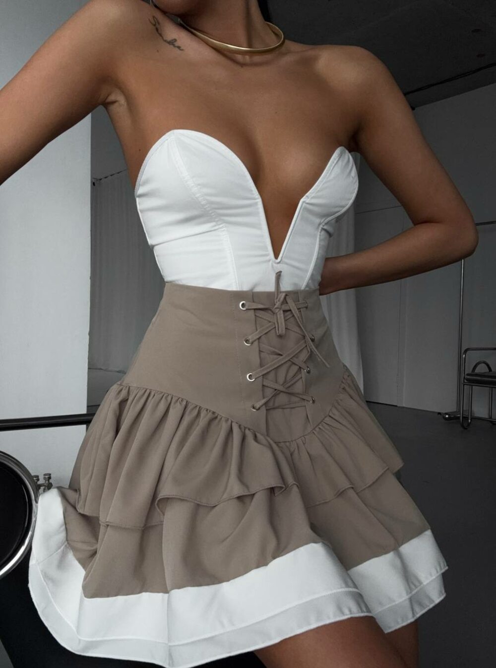 Спідниця з корсетом та воланами, колір бежевий